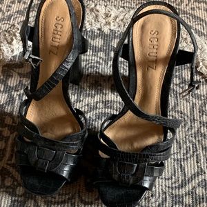 Black chunky heel shoes